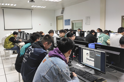 管理技術(shù)系深化產(chǎn)教融合 企業(yè)教師進(jìn)課堂，賦能計(jì)算機(jī)軟硬件技術(shù)開(kāi)發(fā)人才培養(yǎng)
